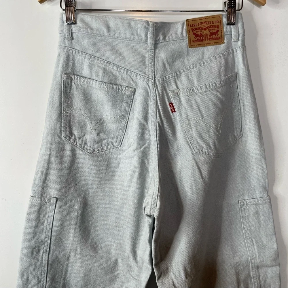 Levi’s High Rise Wide Leg Crop Utility Light Wash‎ Jeans Size 27